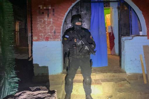 UNA PAREJA DETENIDA EN CAPILLA DEL MONTE POR VENTA DE DROGAS